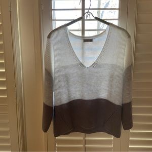 Gentle Fawn Sweater White and Gray  XS